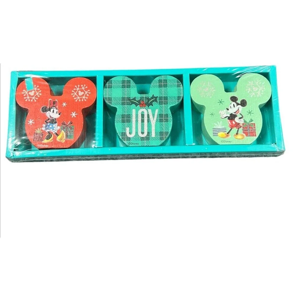 RUZ holiday garland